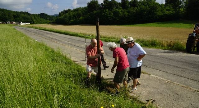 Rinnovati alcuni pali della segnaletica