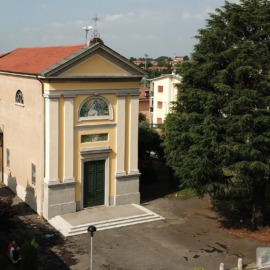 Una statua più antica della sua chiesa