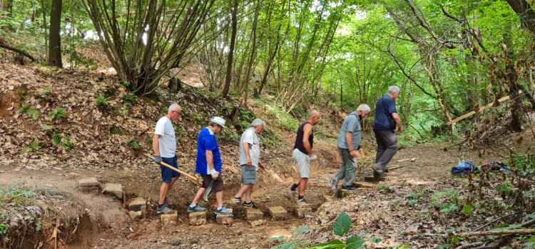 Lavori fatti e rifatti nel greto del torrente Molgora tra Rogoredo e Campofiorenzo