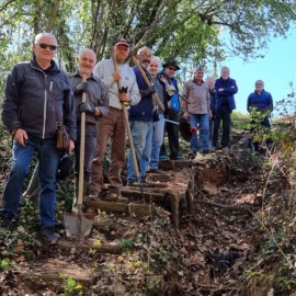 Manutenzione alla scaletta a Cascina Grassi