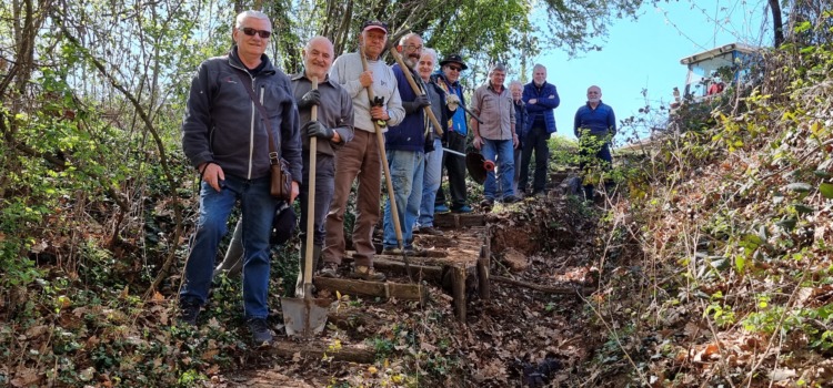 Manutenzione alla scaletta a Cascina Grassi